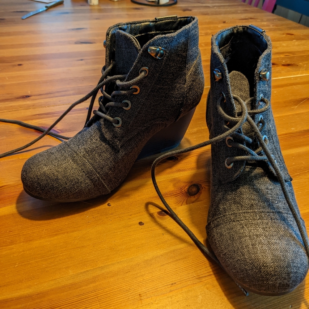 NEW! Chelsee Girl shoes. Size 7